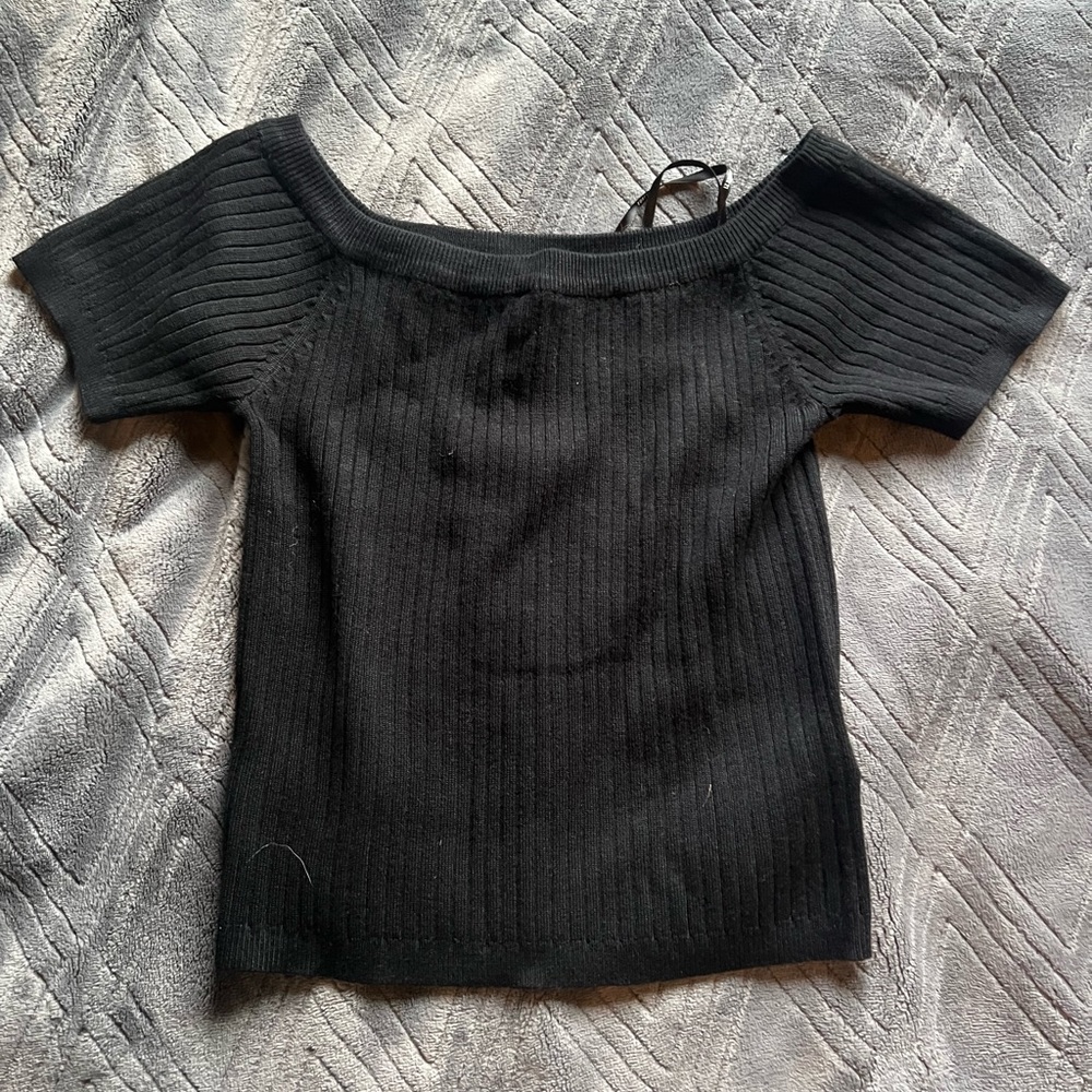 Forever 21 Black Cropped Off-the-shoulder Top Size L